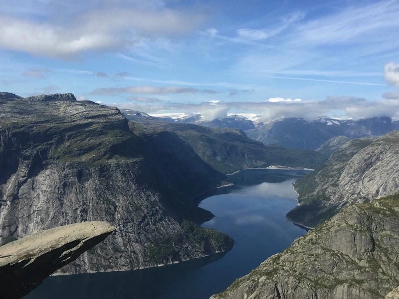 Châu Âu núi Trolltunga biểu tượng du lịch mạo hiểm