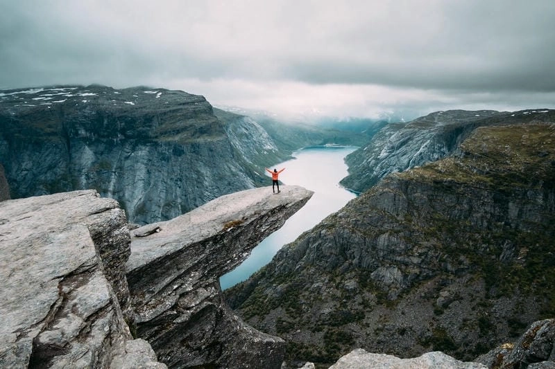 Trải nghiệm du lịch núi Trolltunga đầy cảm hứng